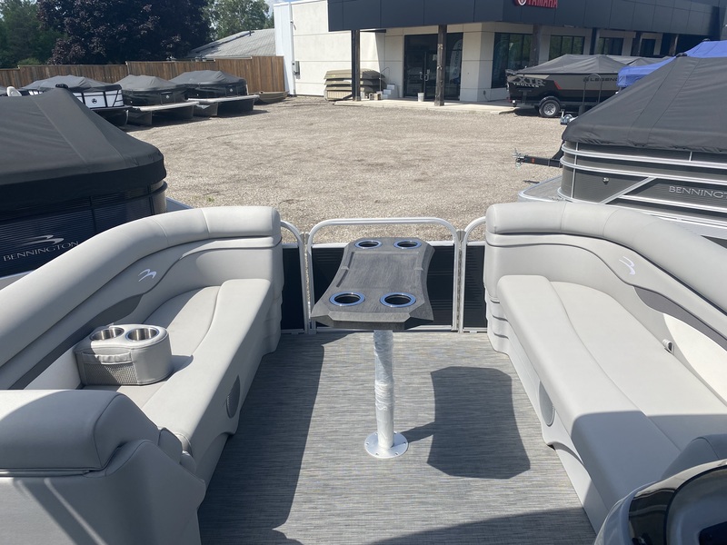 Boats  2023 Bennington SV20 Quad Bench pontoon boat Photo