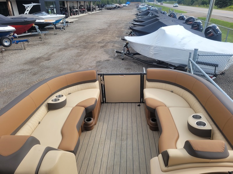 Boats  Legend V-Series Prestige Lounge Sport Pro w Merc 115HP *Save $28,000* Photo