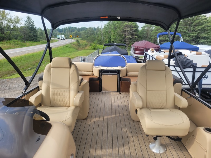 Boats  Legend V-Series Prestige Lounge Sport Pro w Merc 115HP *Save $28,000* Photo