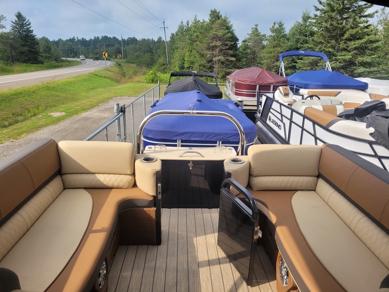 Boats  Legend V-Series Prestige Lounge Sport Pro w Merc 115HP *Save $28,000* Photo